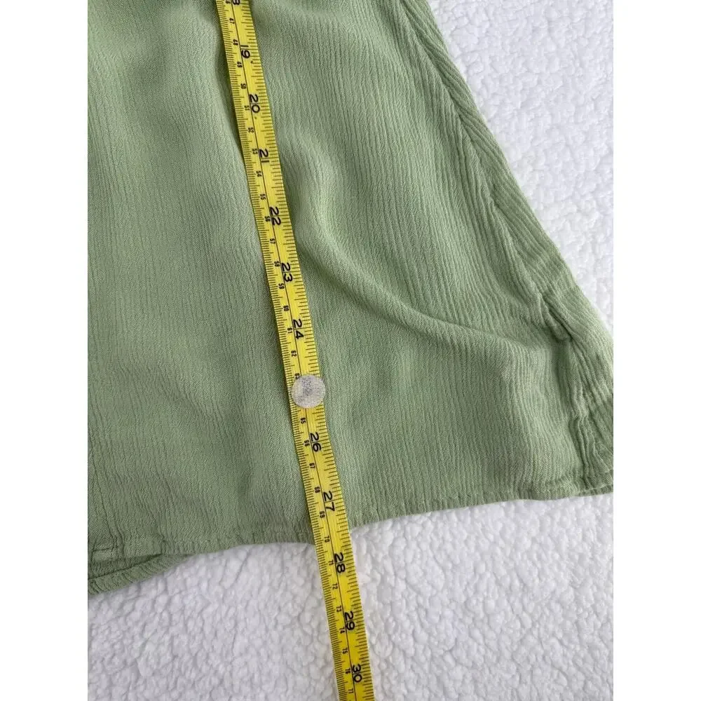 TORRID Green Short Sleeves VNeck Crochet‎ Detailing Tie Closure Blouse Size 2